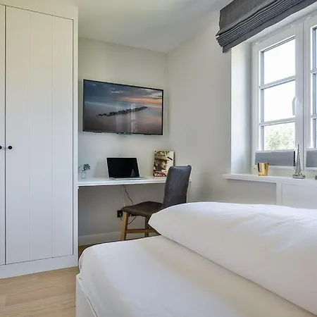 Haus-Dock-10 *