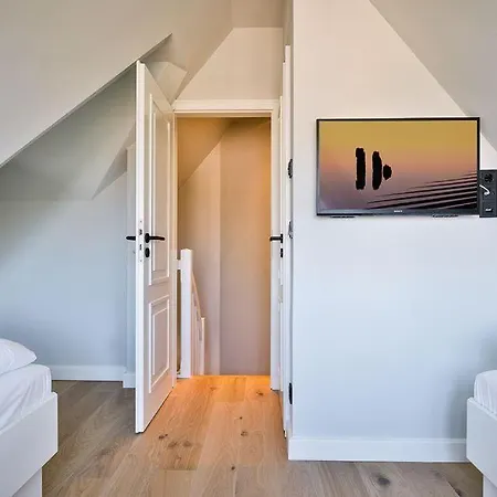 Haus-Dock-10 *